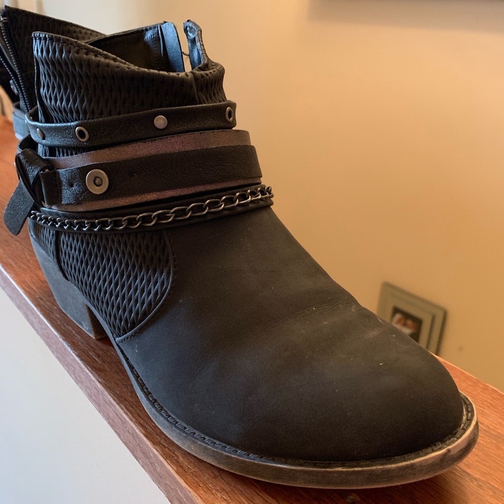 Kohl’s black booties EUC